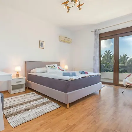 Annika's Hill View Holiday home *